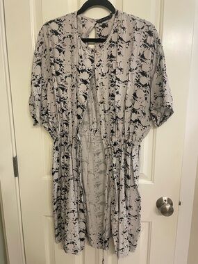 Printed Drawstring Midi Dress in Light Gray and Black